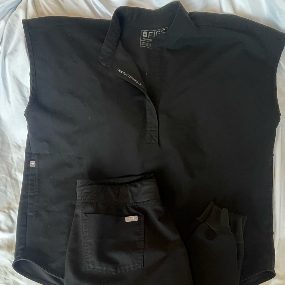 Figs Scrubs 
Black Rafaela Mandarin Collar Top M
Black Zamora Jogger M